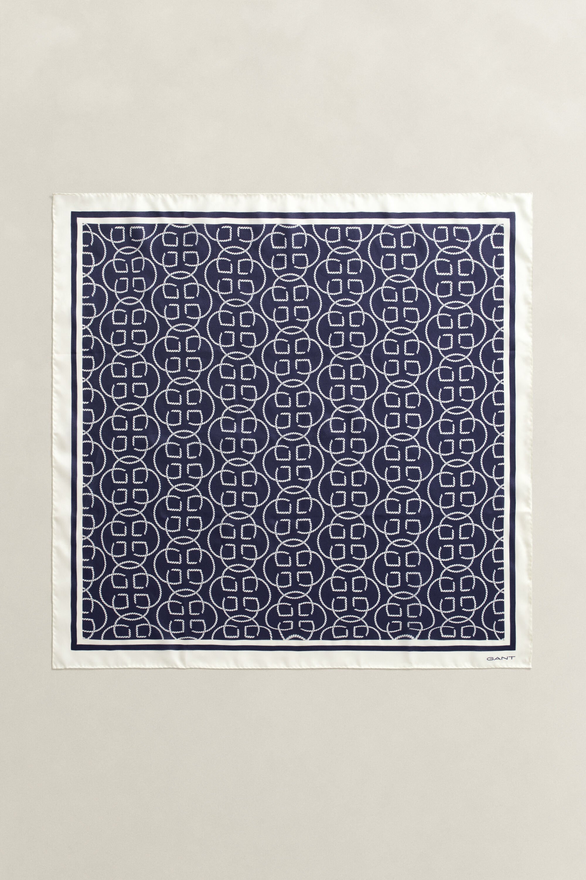 Zijden monogramsjaal