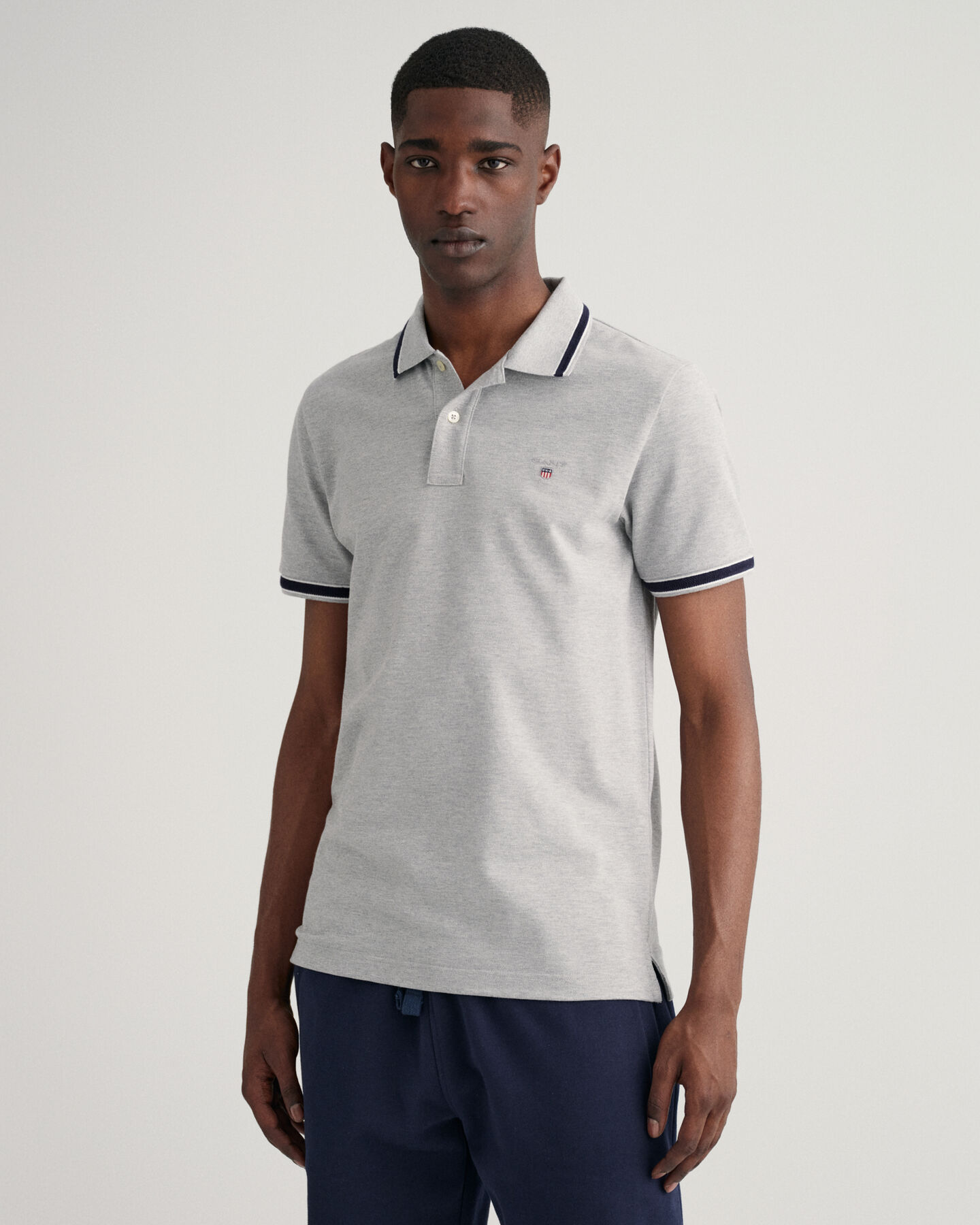 Piqu&eacute; poloshirt met biesjes met visgraatmotief