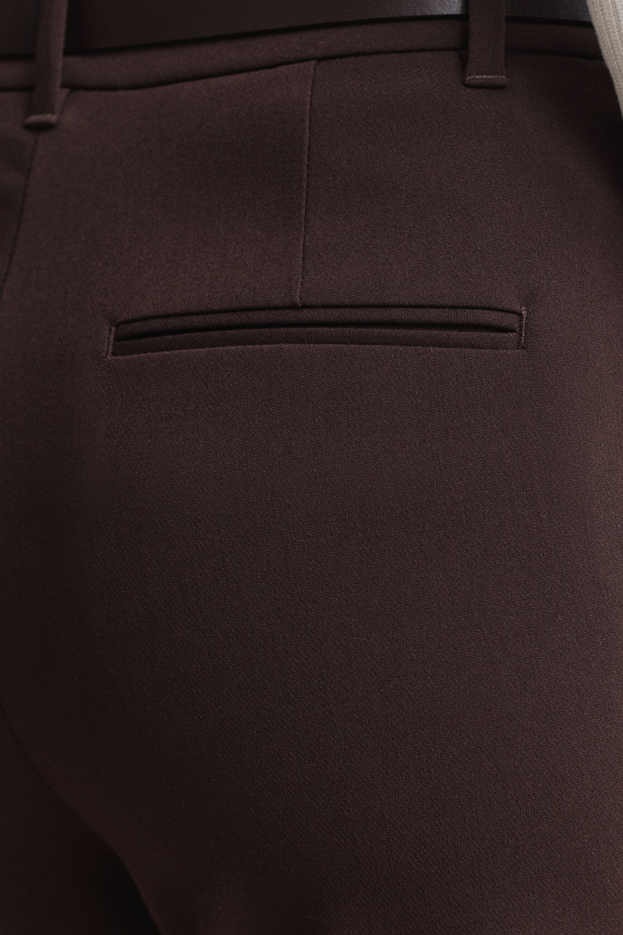 Nette nauwsluitende flared broek