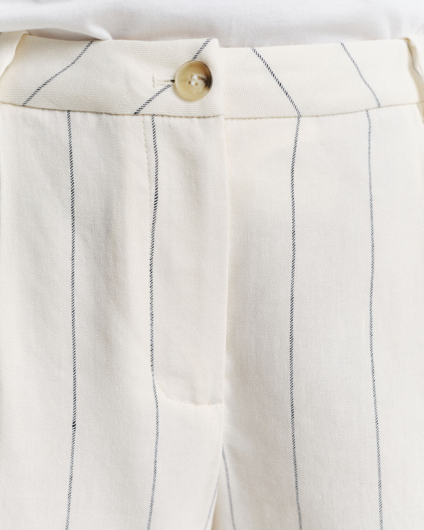 Short van linnen met krijtstreep