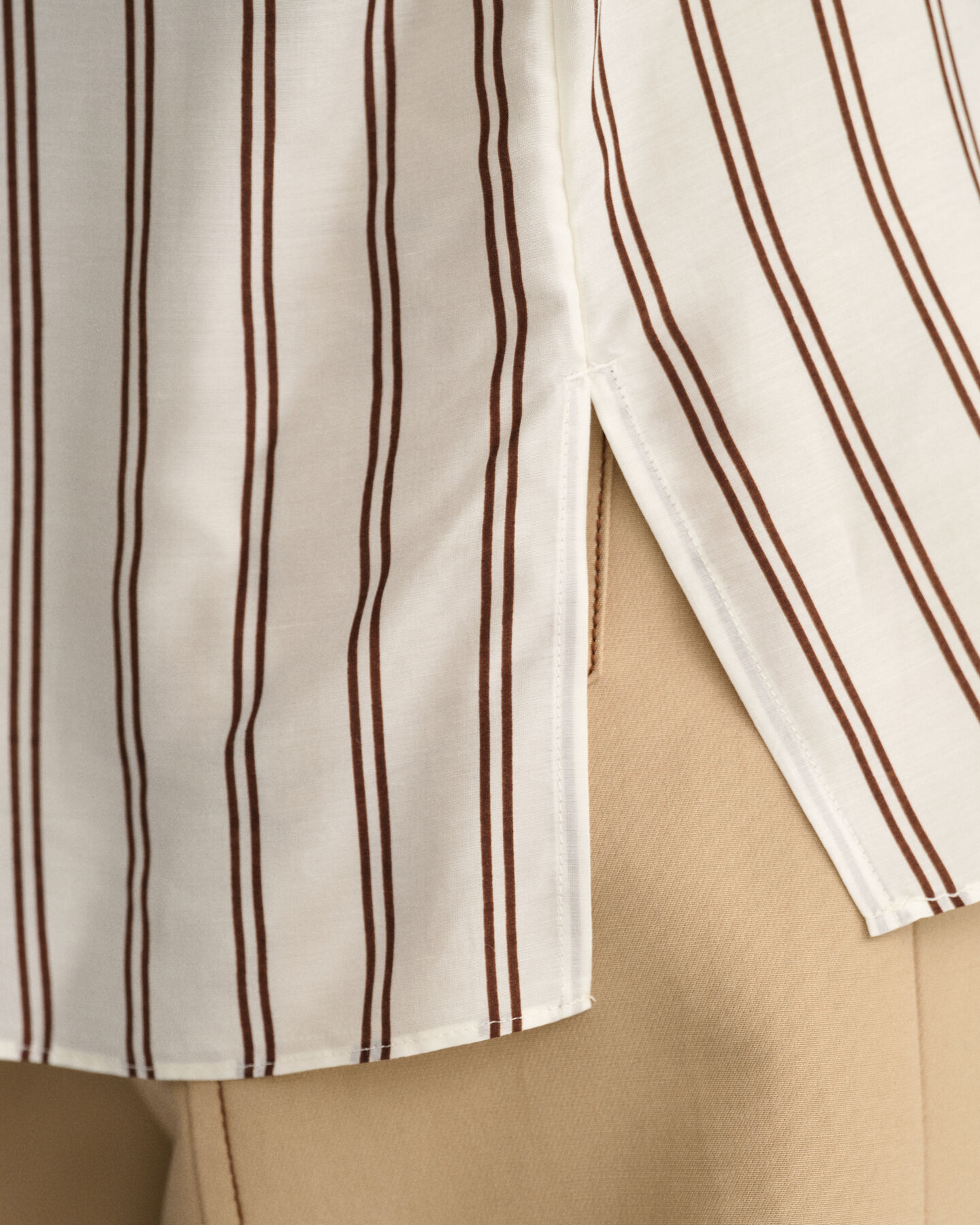 Gestreepte blouse met V-hals