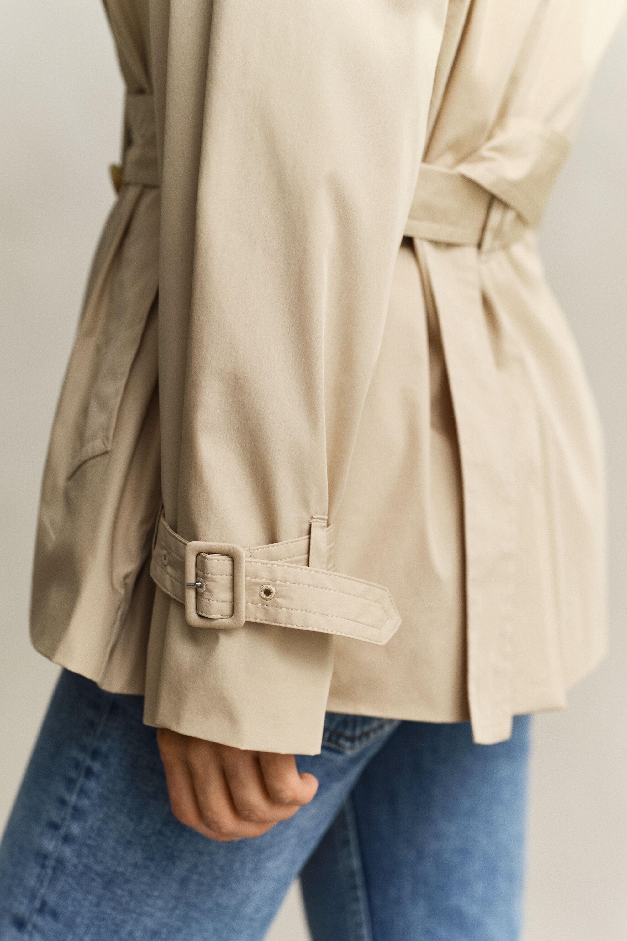 Lichtgewicht korte trenchcoat