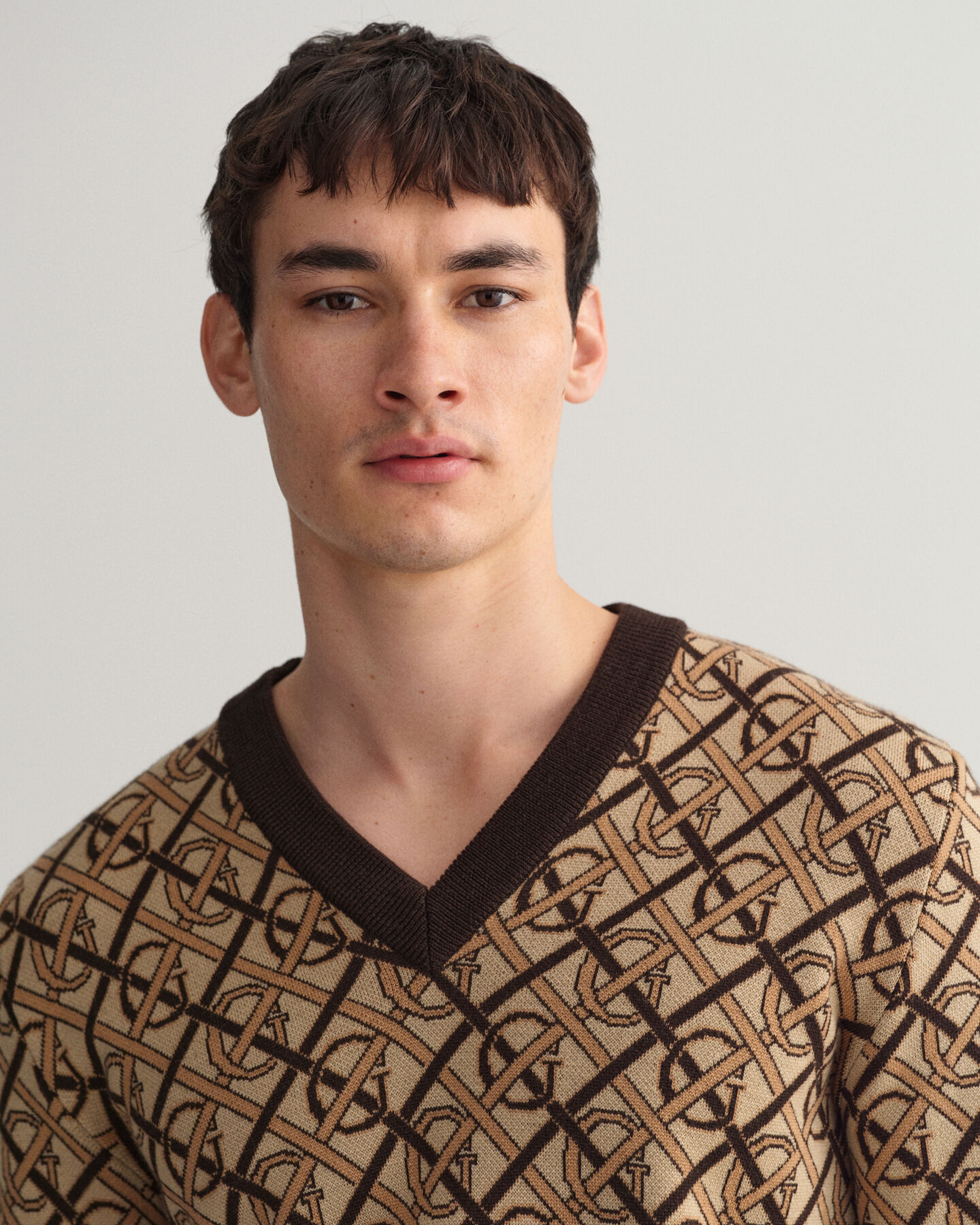 Monogram trui met V-hals van merinoswol