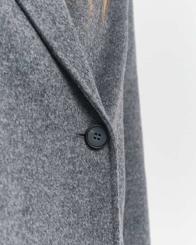 Met de hand gestikte jasje met ceintuur