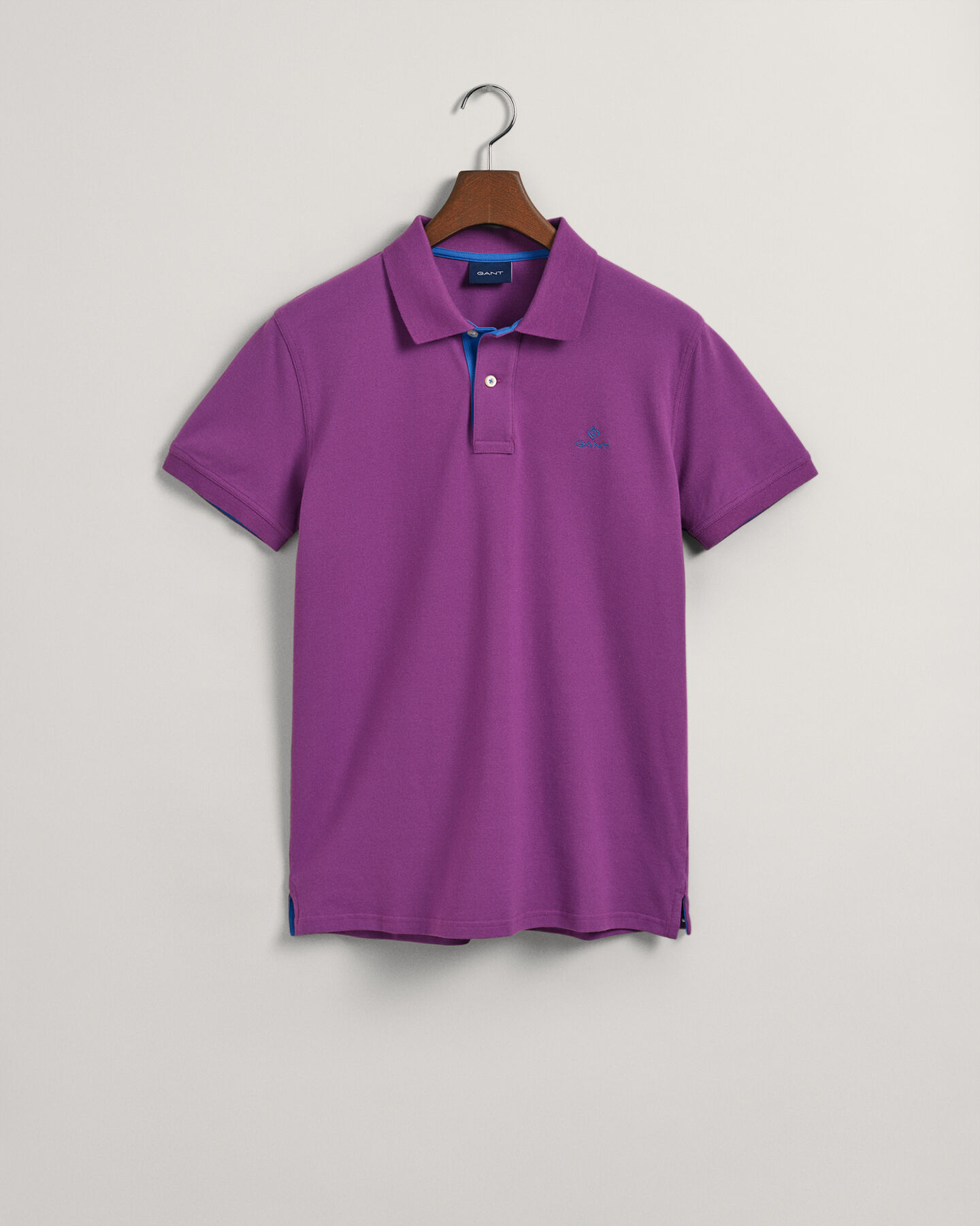 Piqu&eacute; poloshirt met contrasterende kraag