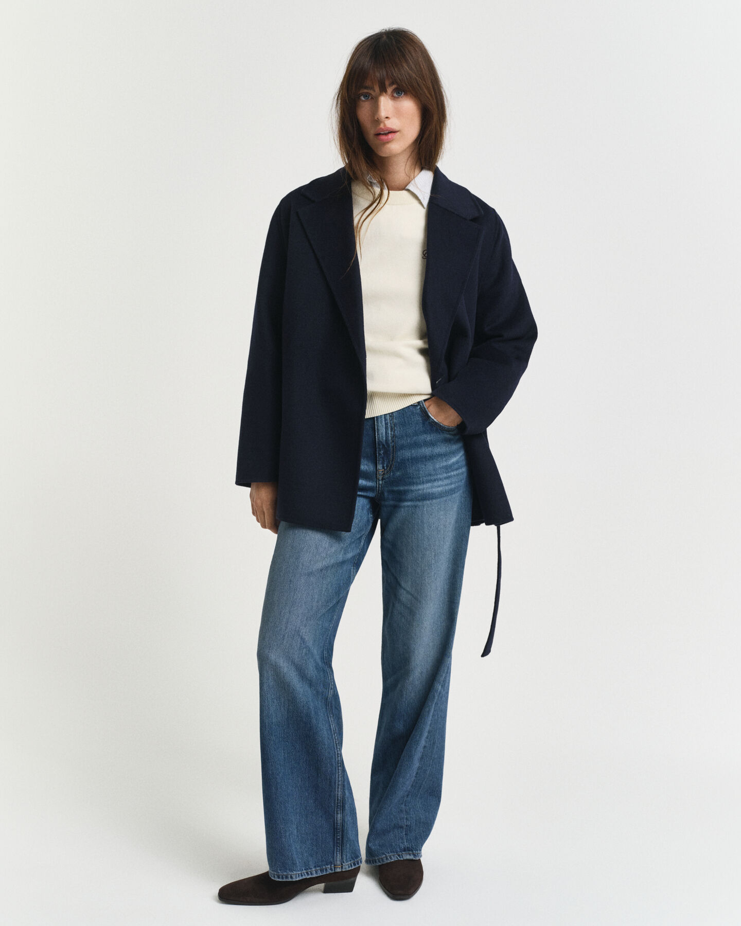 Met de hand gestikte jasje met ceintuur