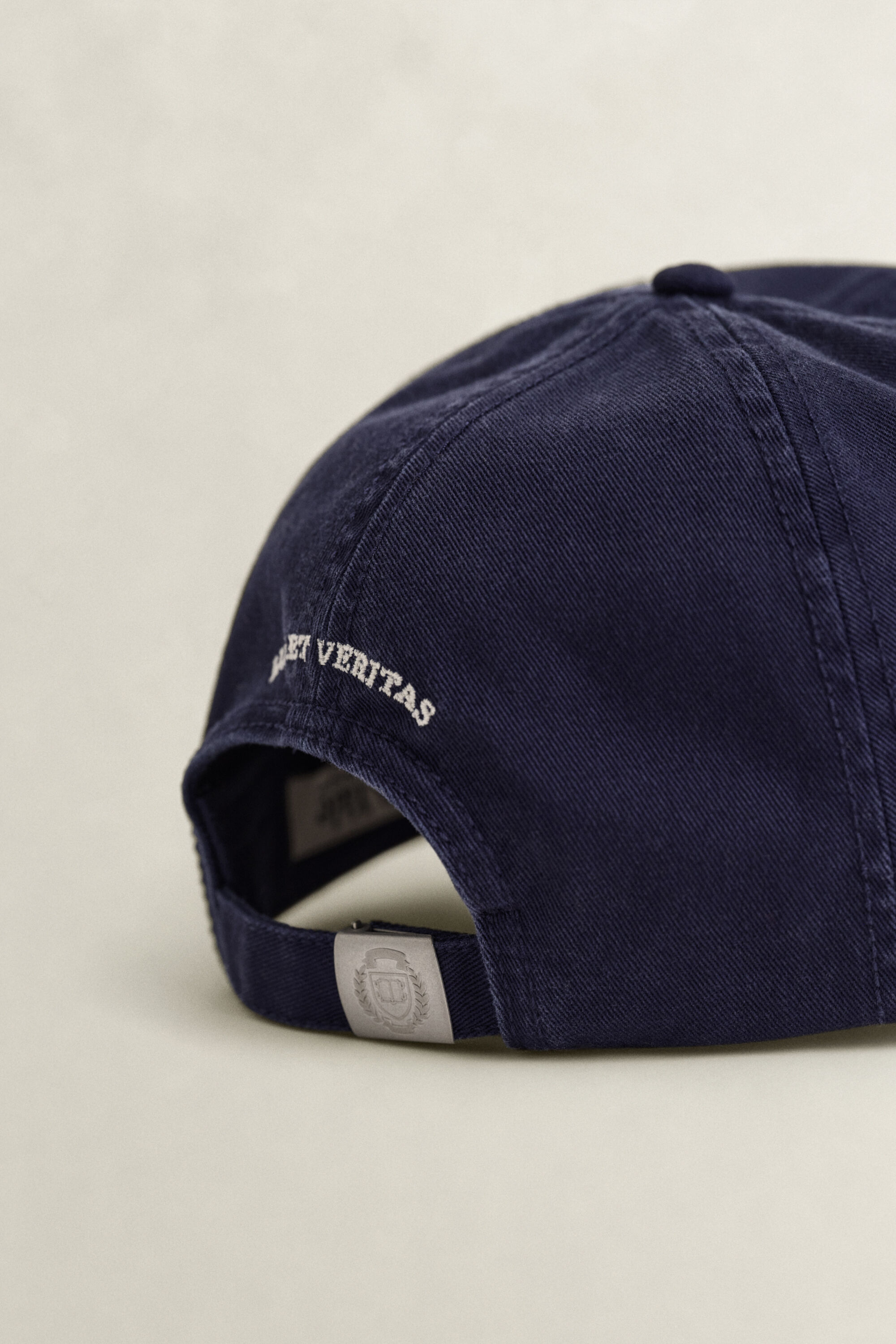 Gant x Yale pet van verwassen keperkatoen