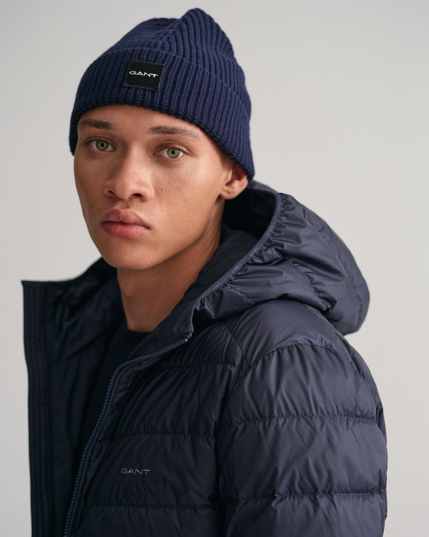 Licht donsjack met capuchon