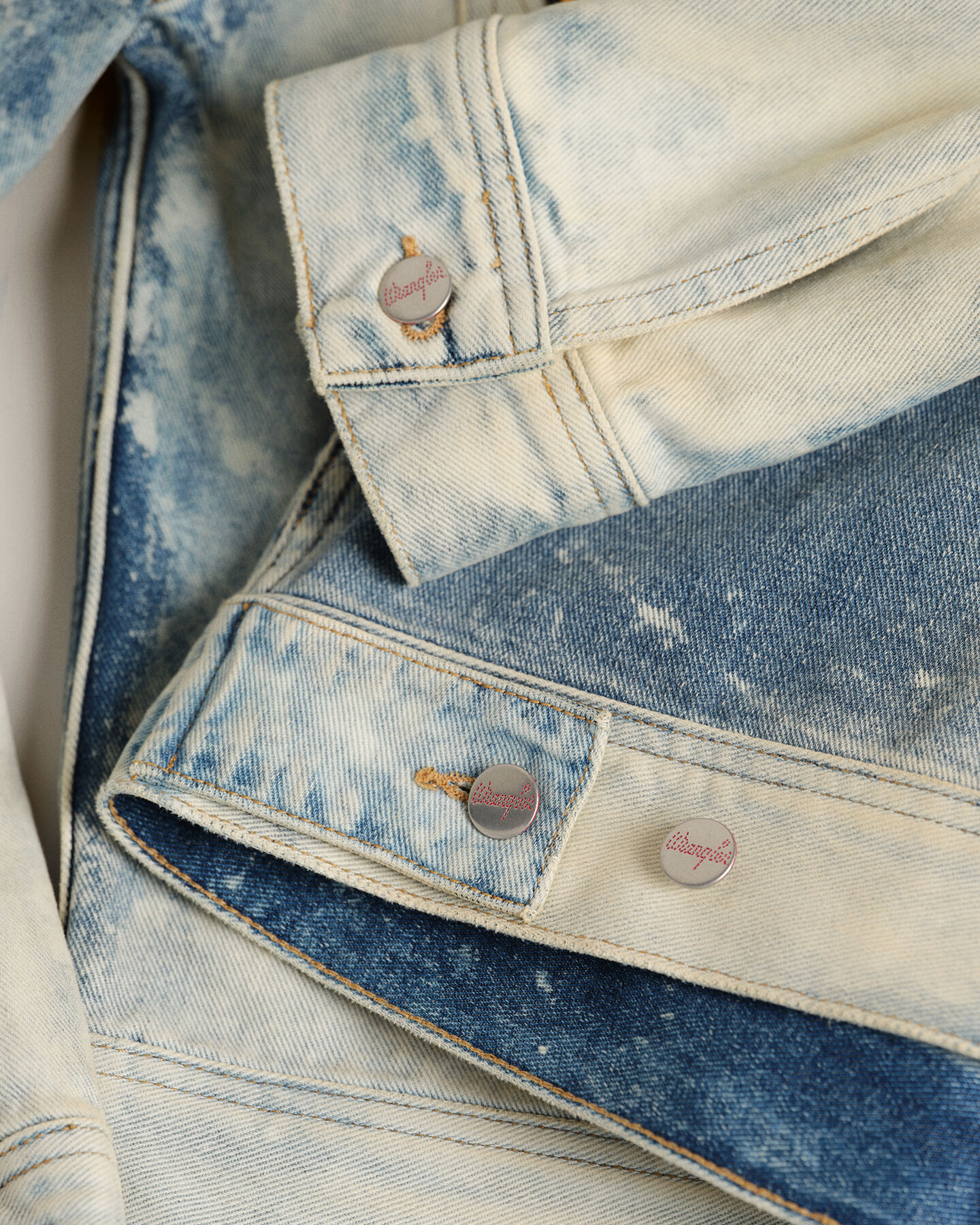 Wrangler x GANT jack van gebleekt denim