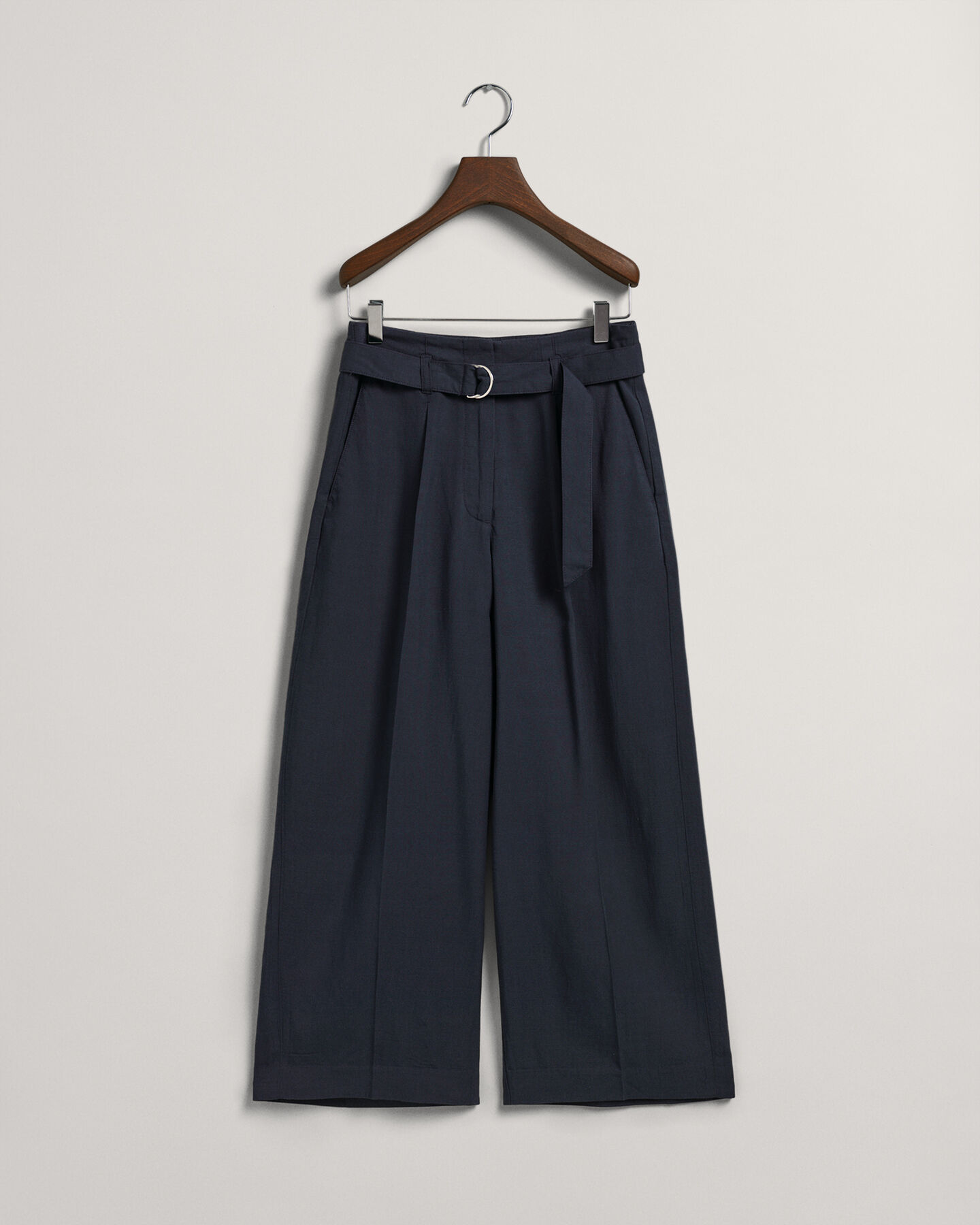 Cropped broek met wijde pijpen en ceintuur