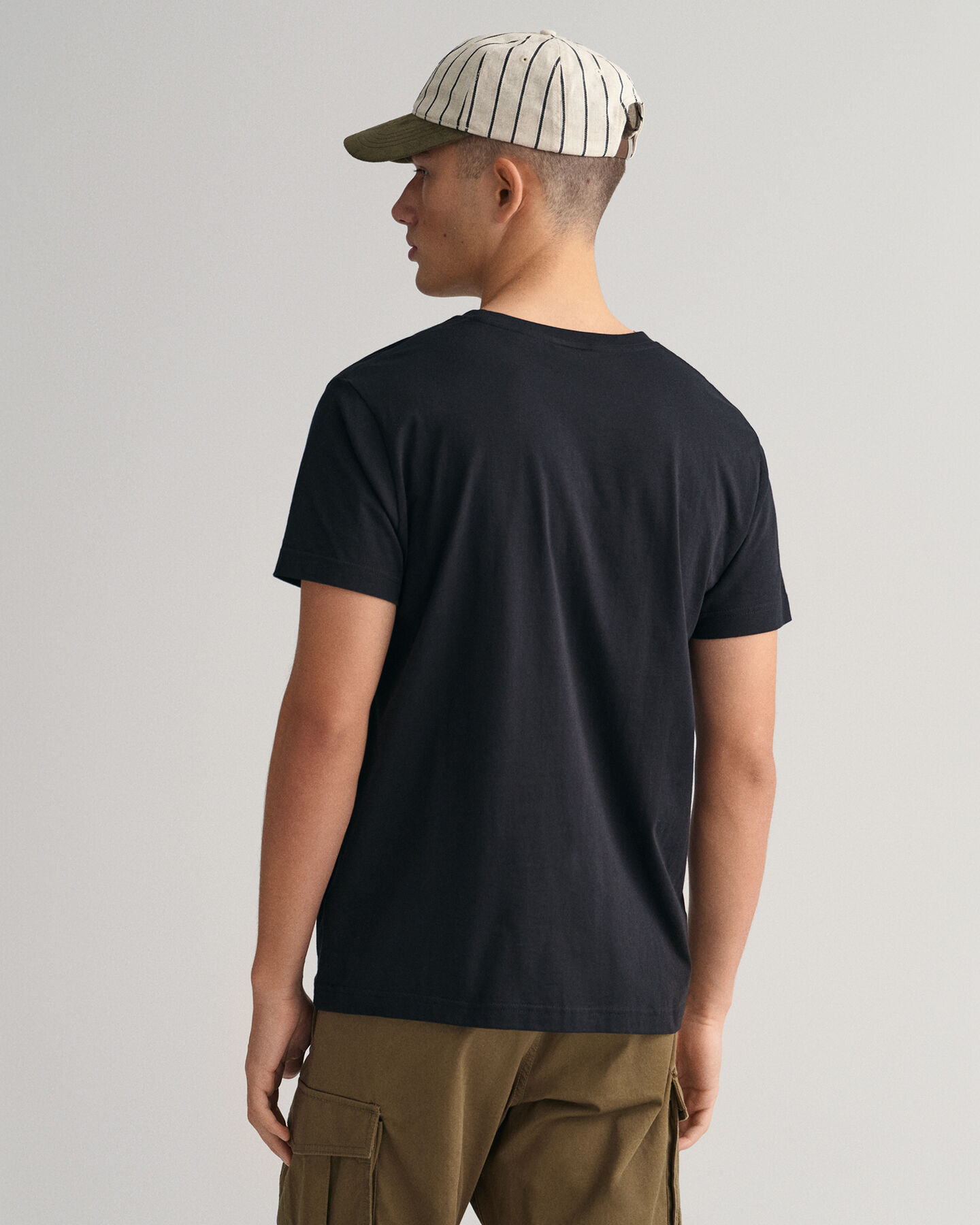 T-shirt met geborduurd Archive Shield