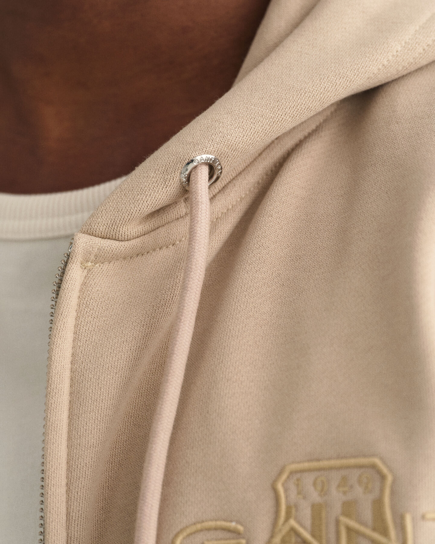 Tonal Shield hoodie met ritssluiting