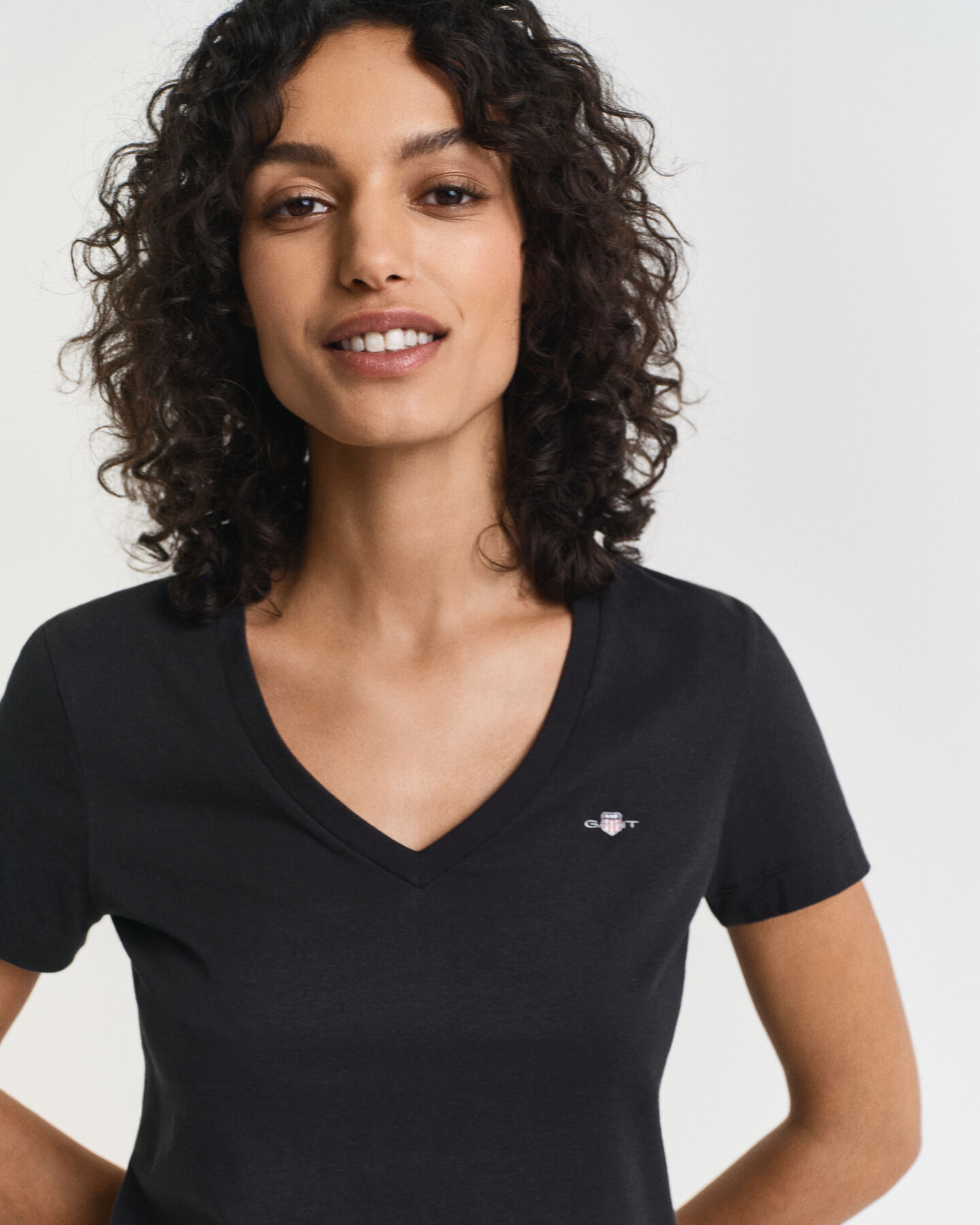 Shield T-shirt met V-hals