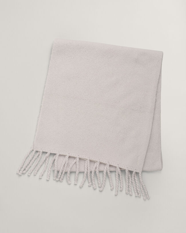 Pluizige, gebreide wollen sjaal