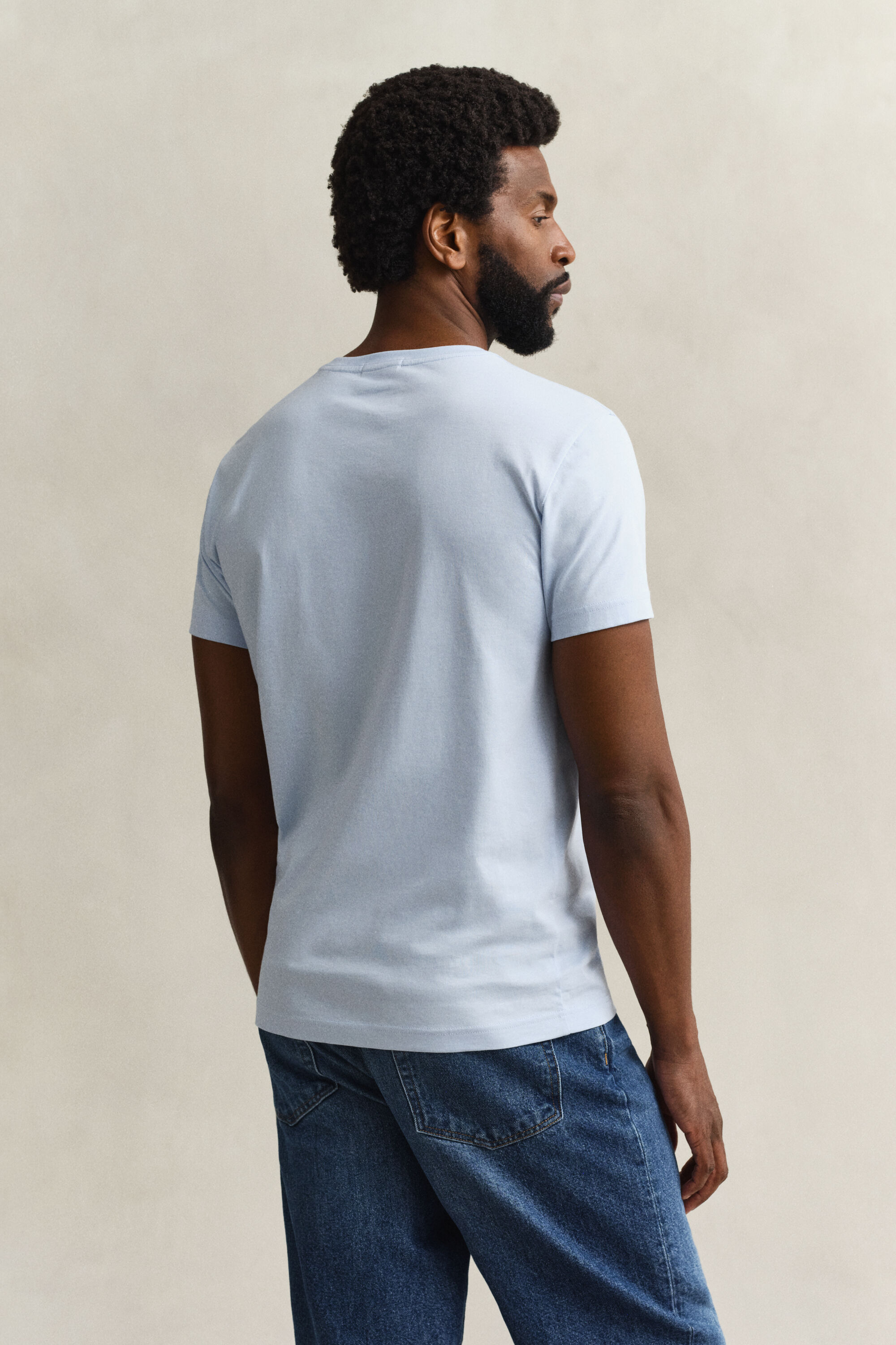 Slim Fit Shield T-shirt met V-hals