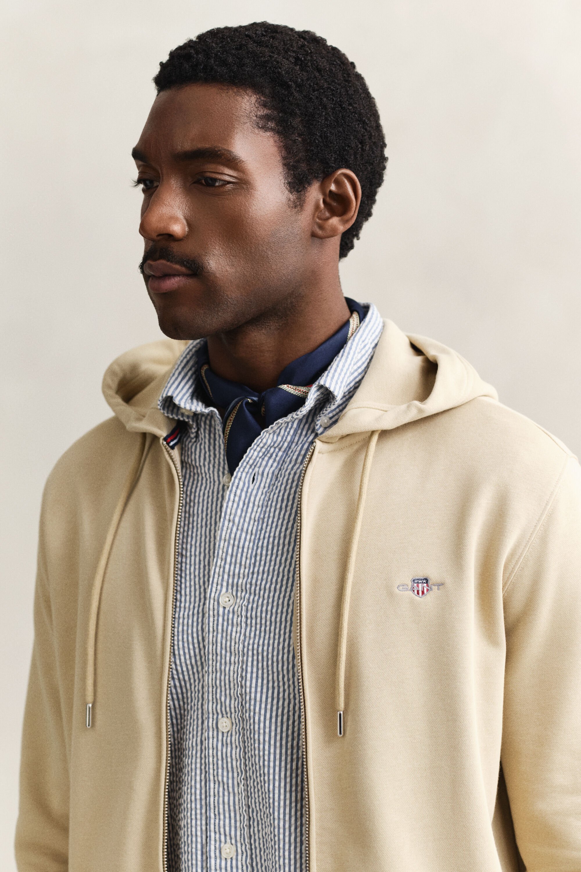 Shield hoodie met ritssluiting