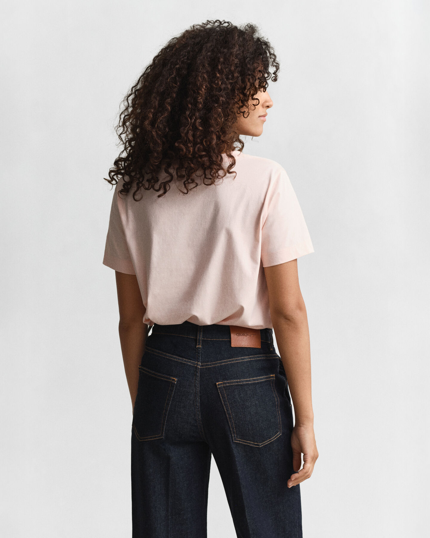 Shield T-shirt met V-hals