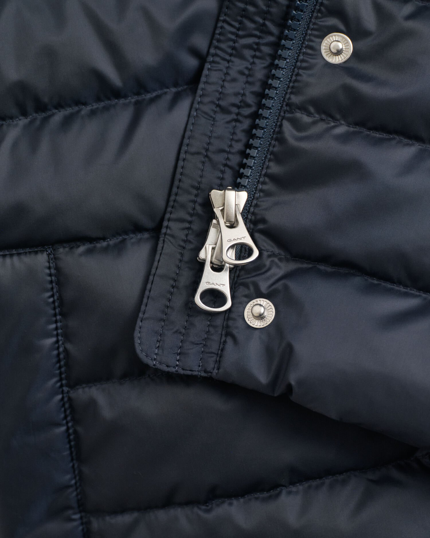 Lichte donsbodywarmer