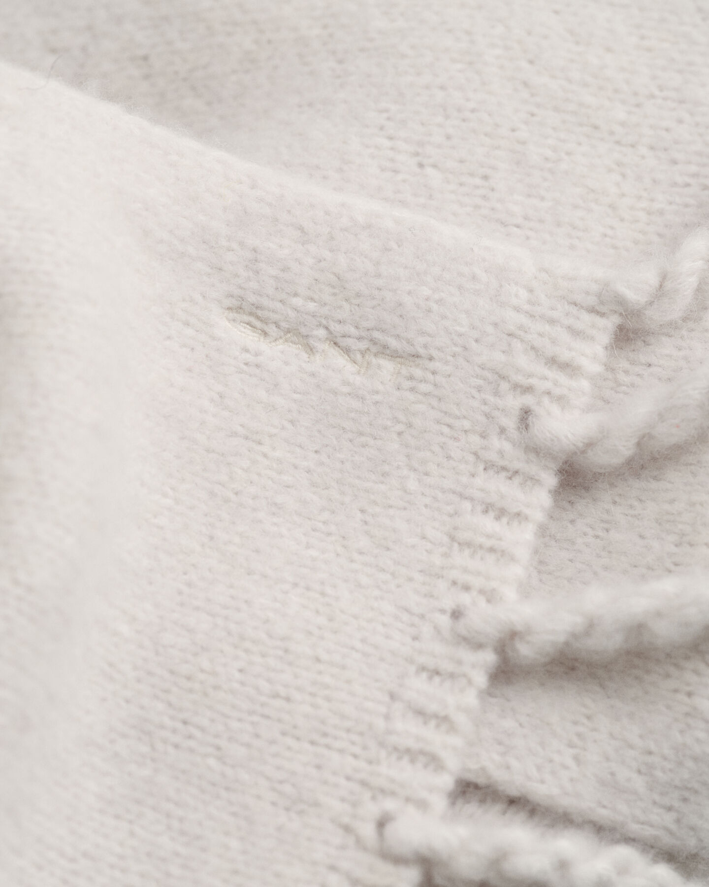 Pluizige, gebreide wollen sjaal