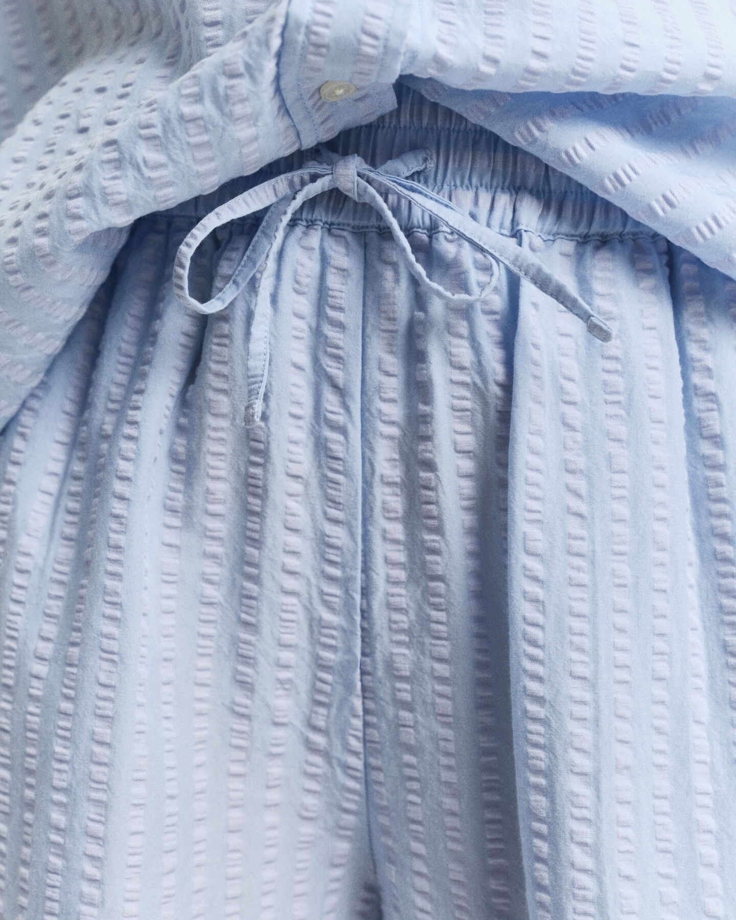 Seersucker short met ton sur ton streepje