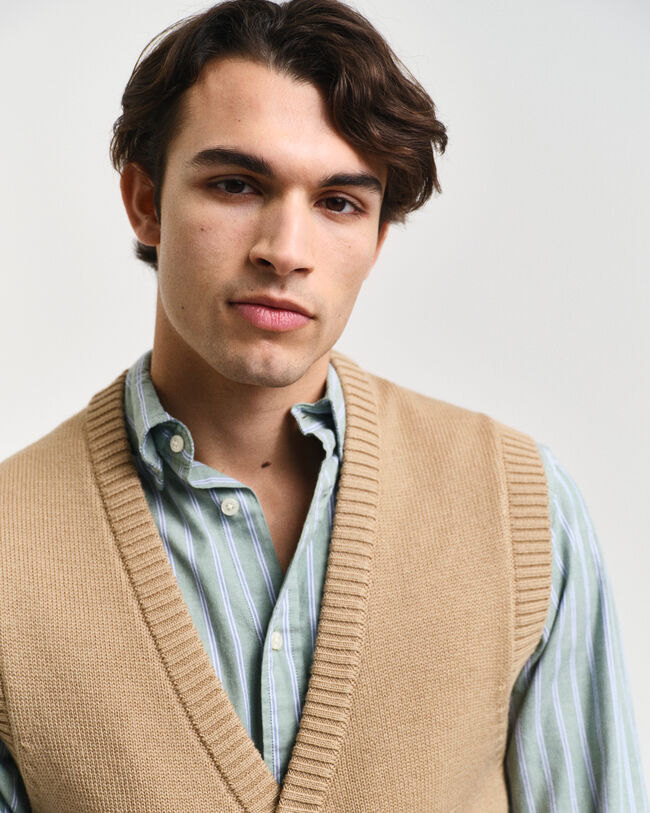 Wollen spencer met knopen