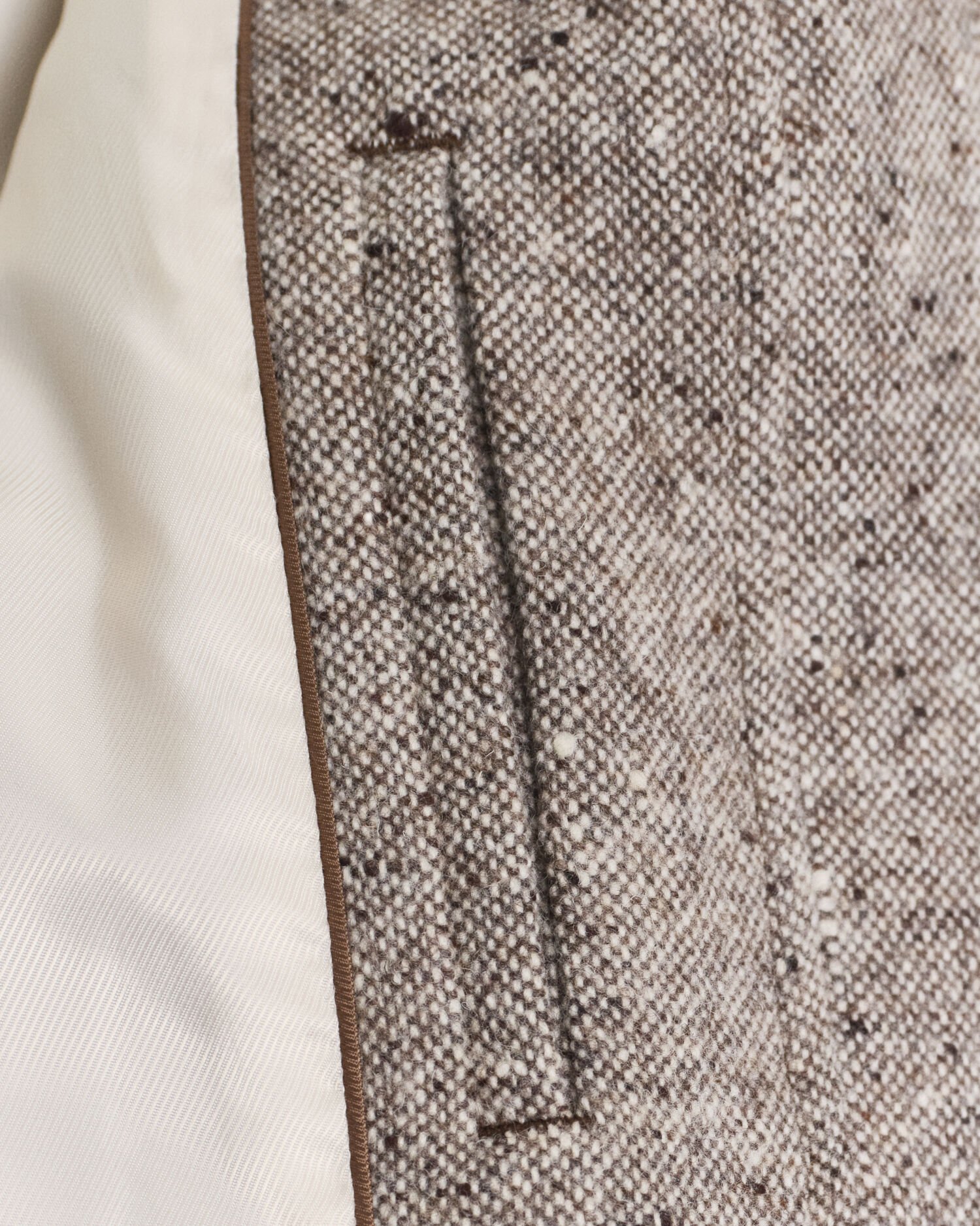 Wollen jas met contrasterende kraag