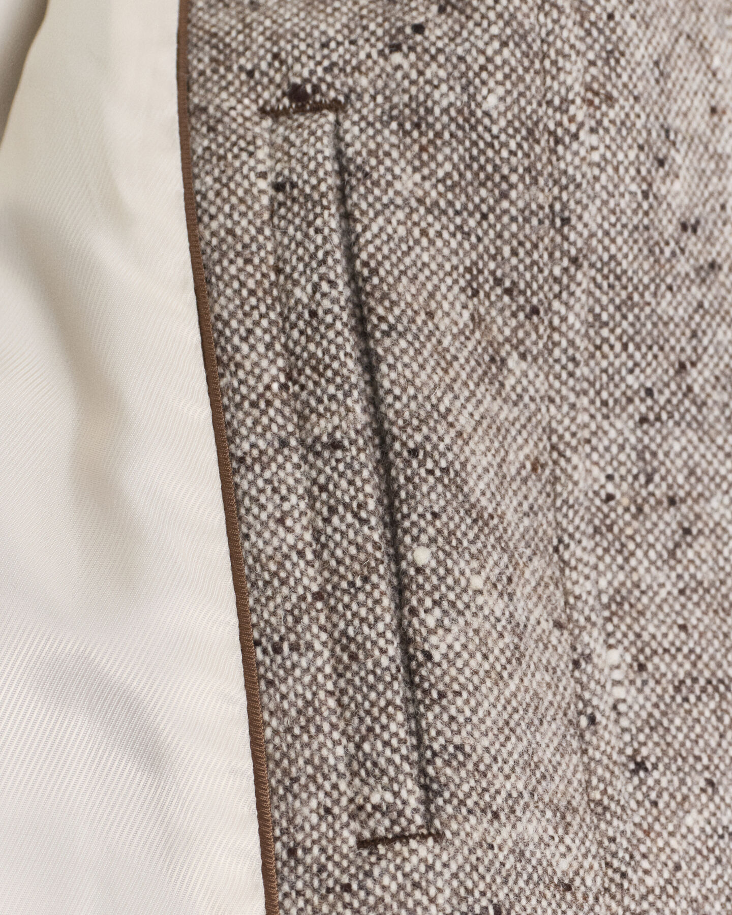 Wollen jas met contrasterende kraag