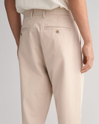 Slim Fit chino van keperstof met plooien