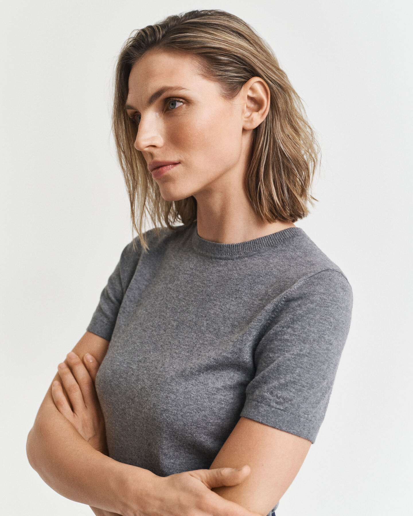 Lichtgewicht trui met ronde hals en korte mouwen
