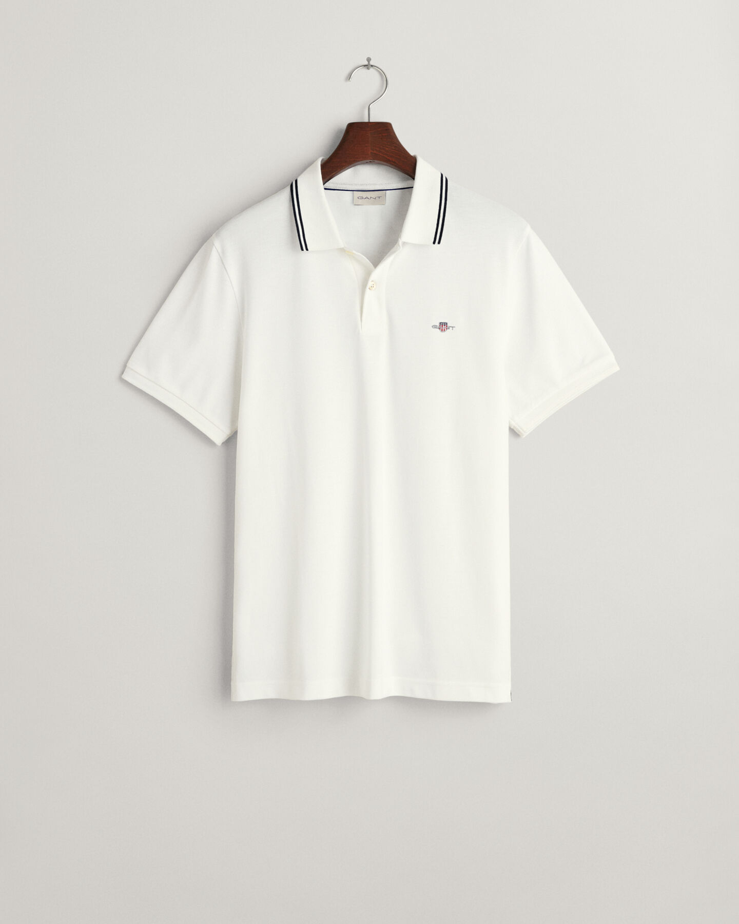Seasonal Essential piqu&eacute; poloshirt met contrasterende rand