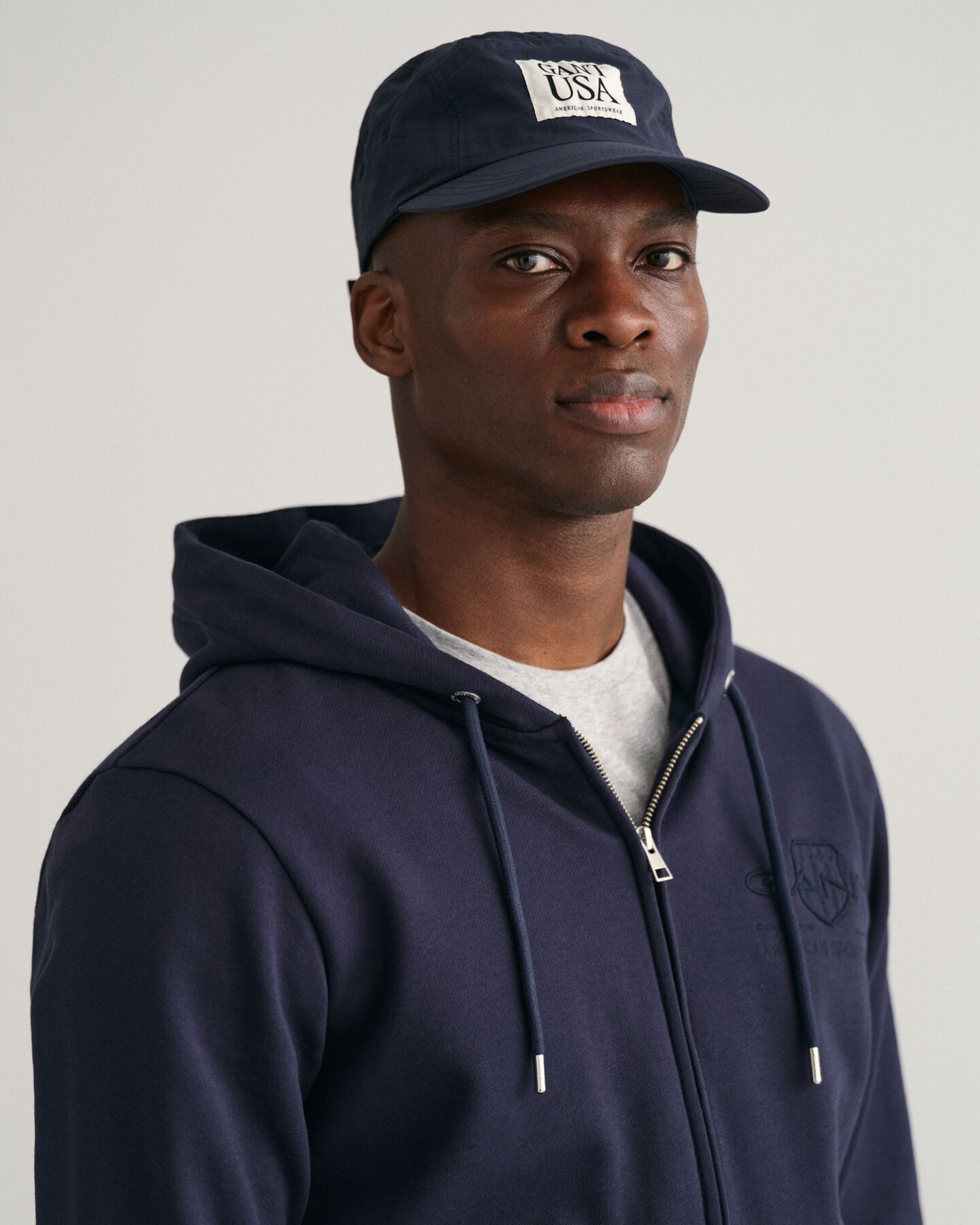 Tonal Shield hoodie met ritssluiting