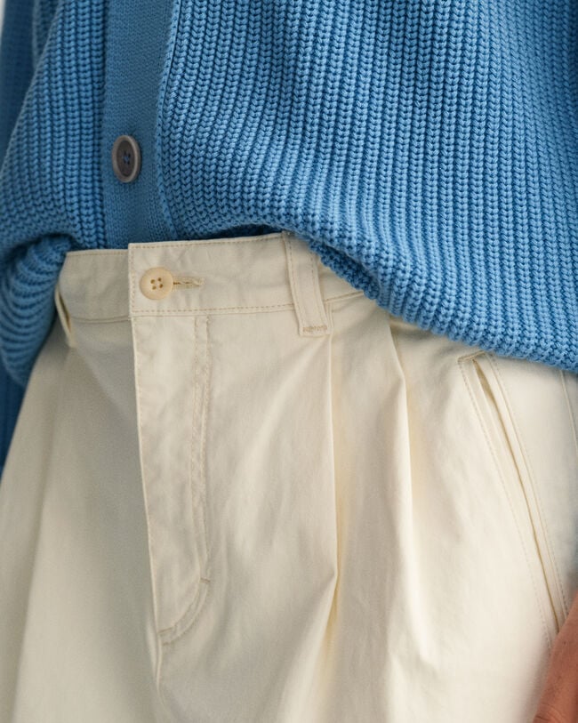 Relaxed Fit chino met plooien