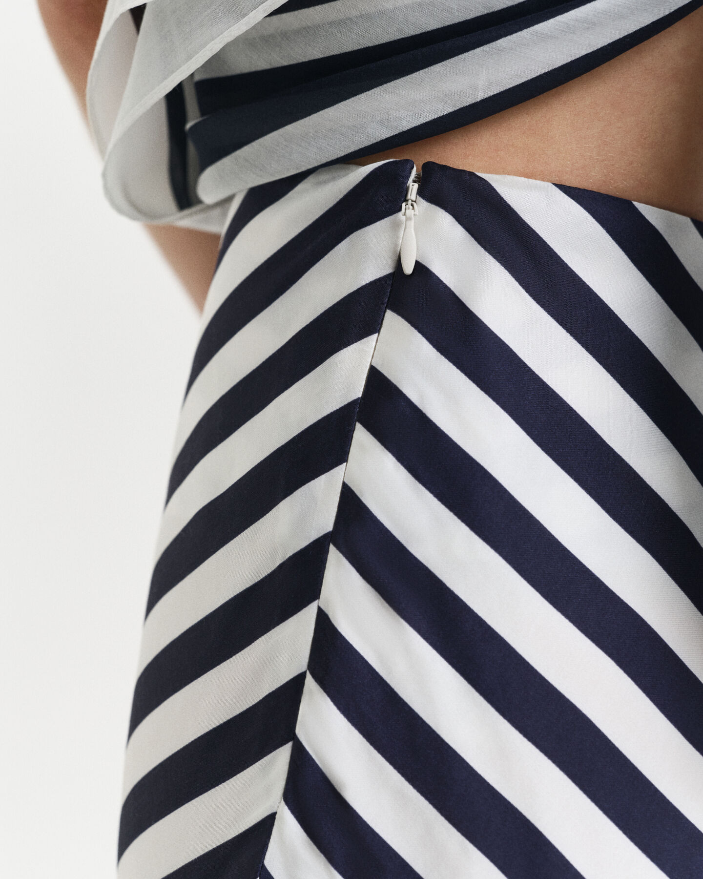 Rok met visgraatstrepen