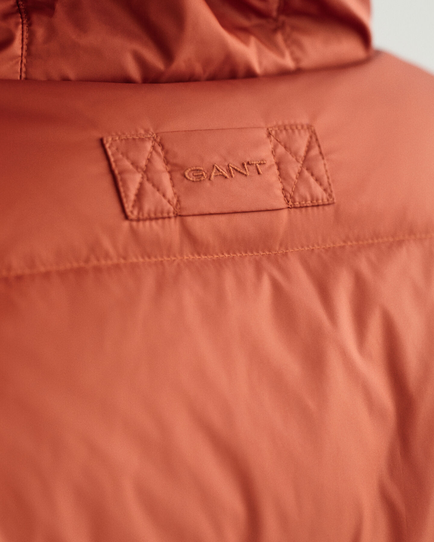 Glanzend gewatteerd jack