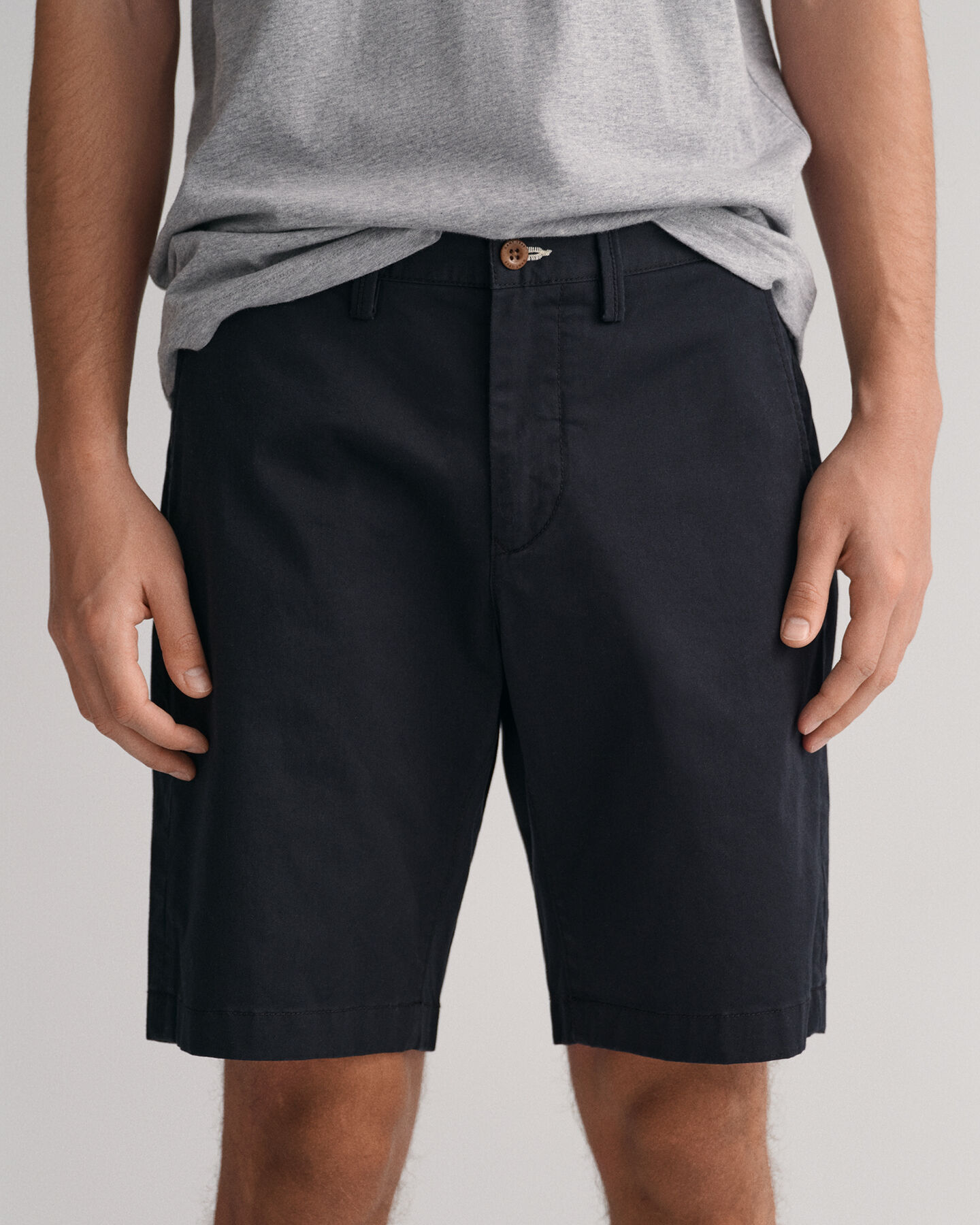 Hallden Slim Fit short van keperstof
