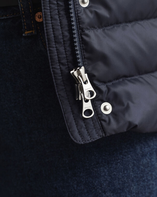 Lichte donsbodywarmer