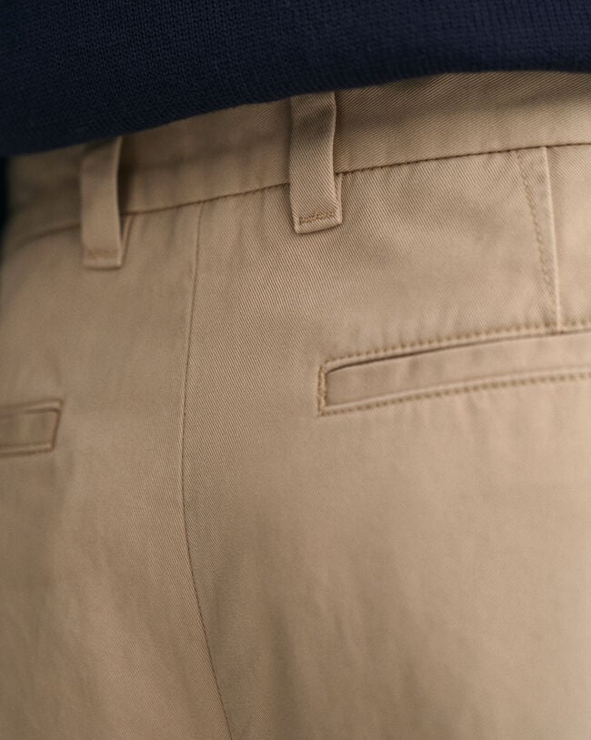 Wide Straight Fit chino