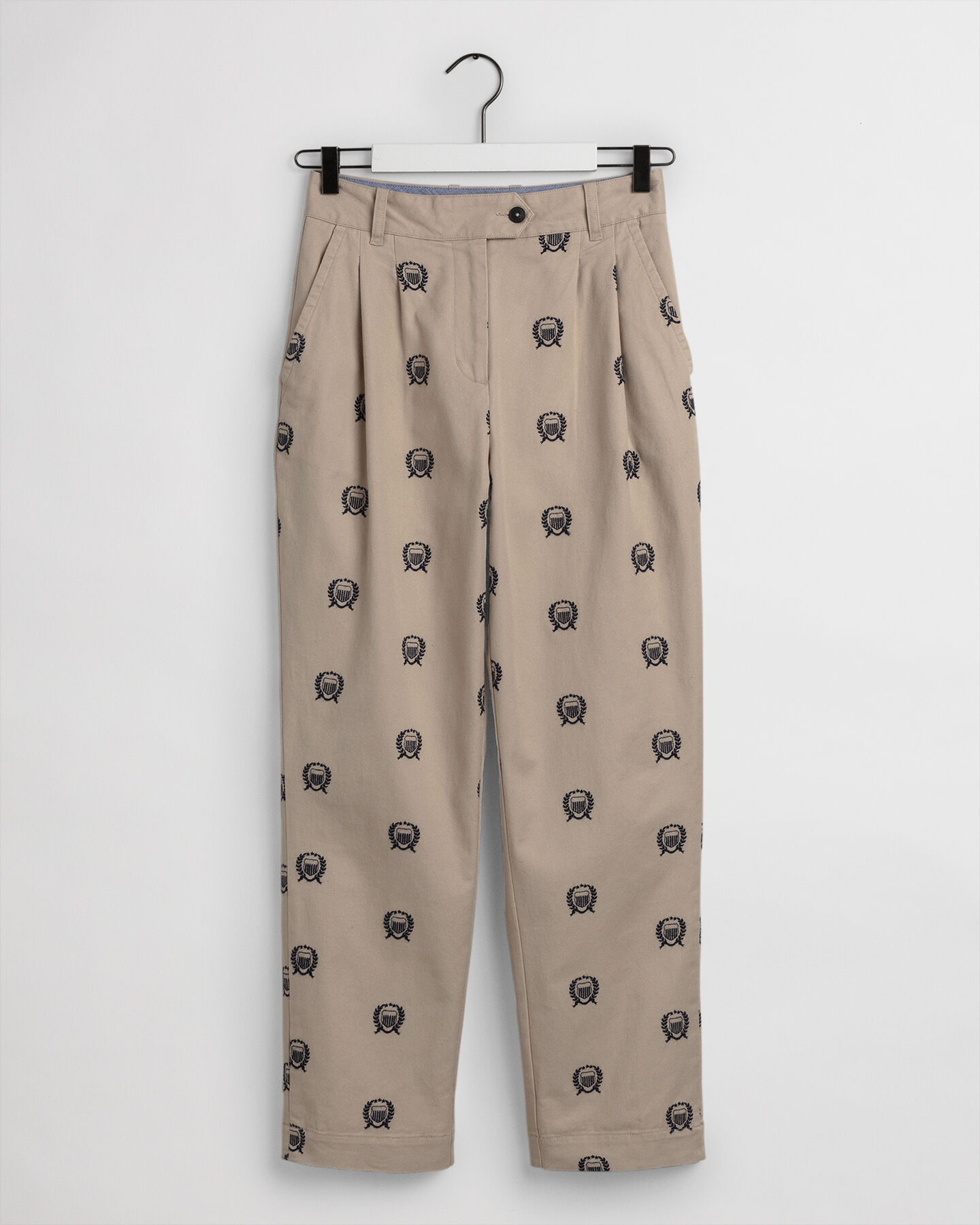 Geplooide chino met hoge taille en Crest-borduursel