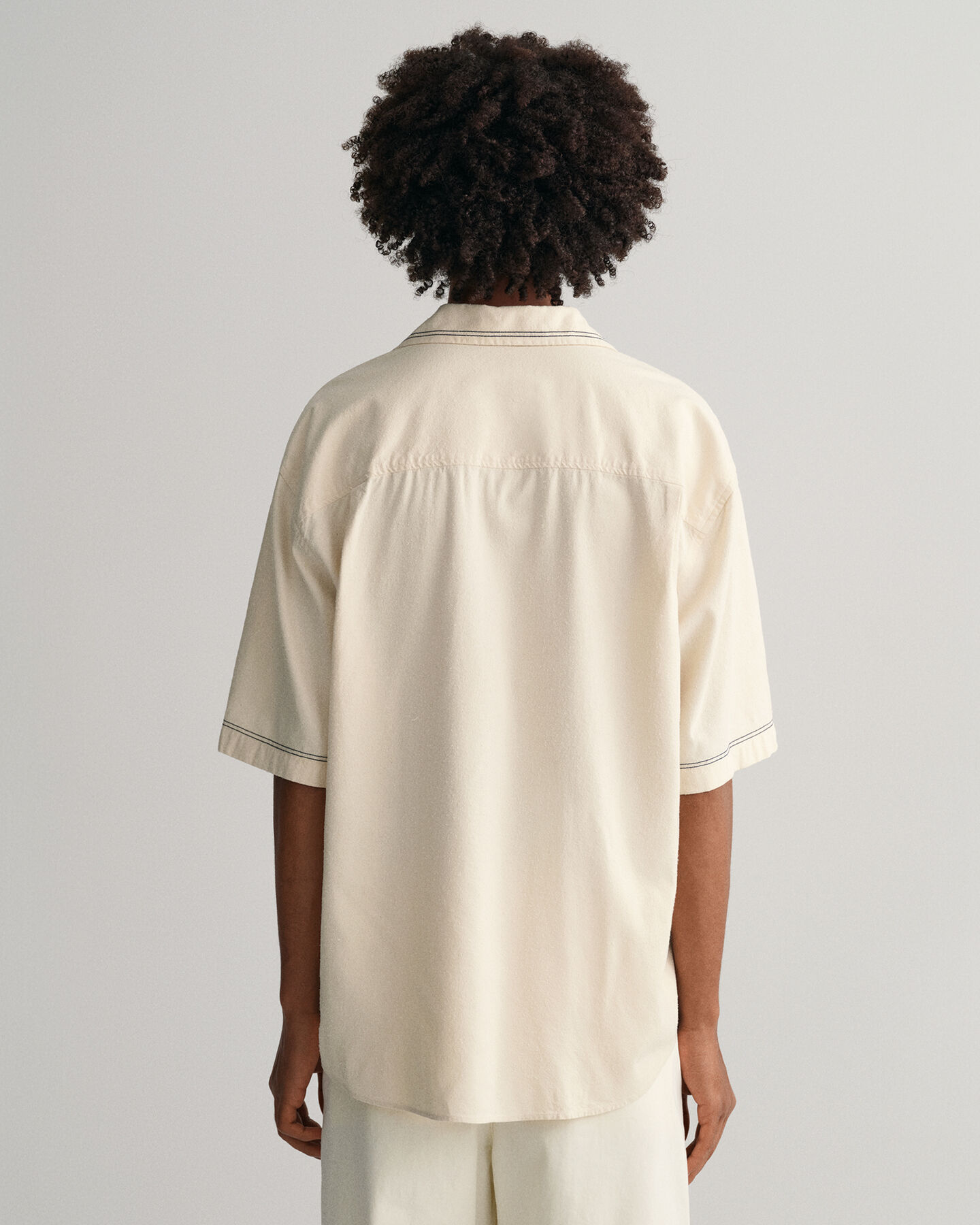 Oversized overhemd met borduurwerk en korte mouwen