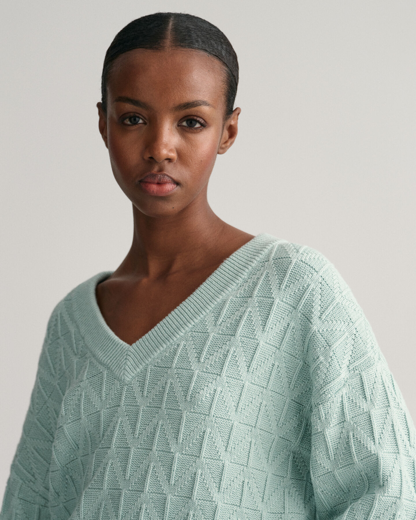 Trui met V-hals en visgraatmotief