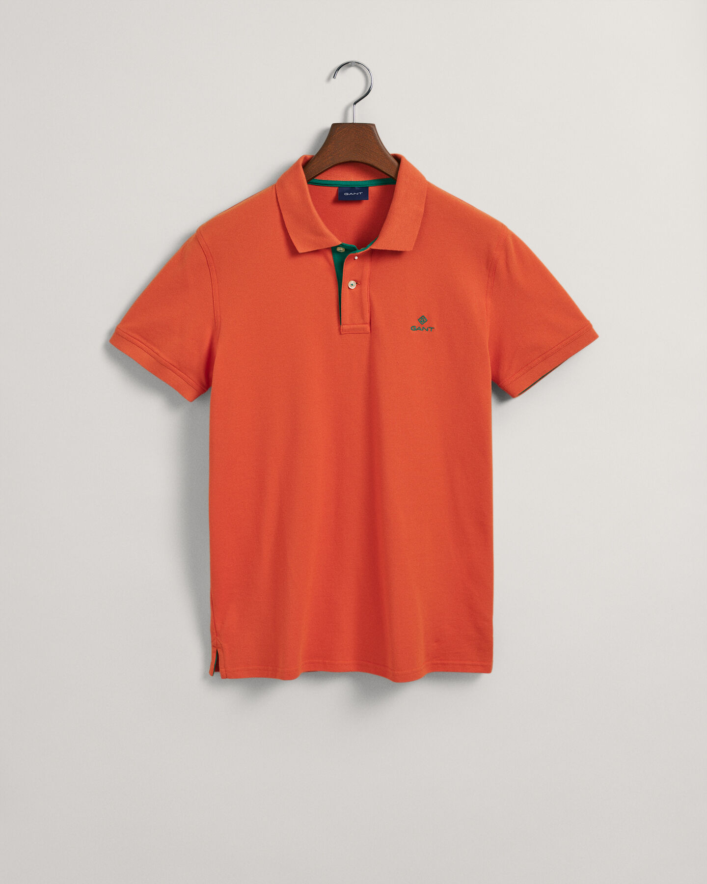 Piqu&eacute; poloshirt met contrasterende kraag