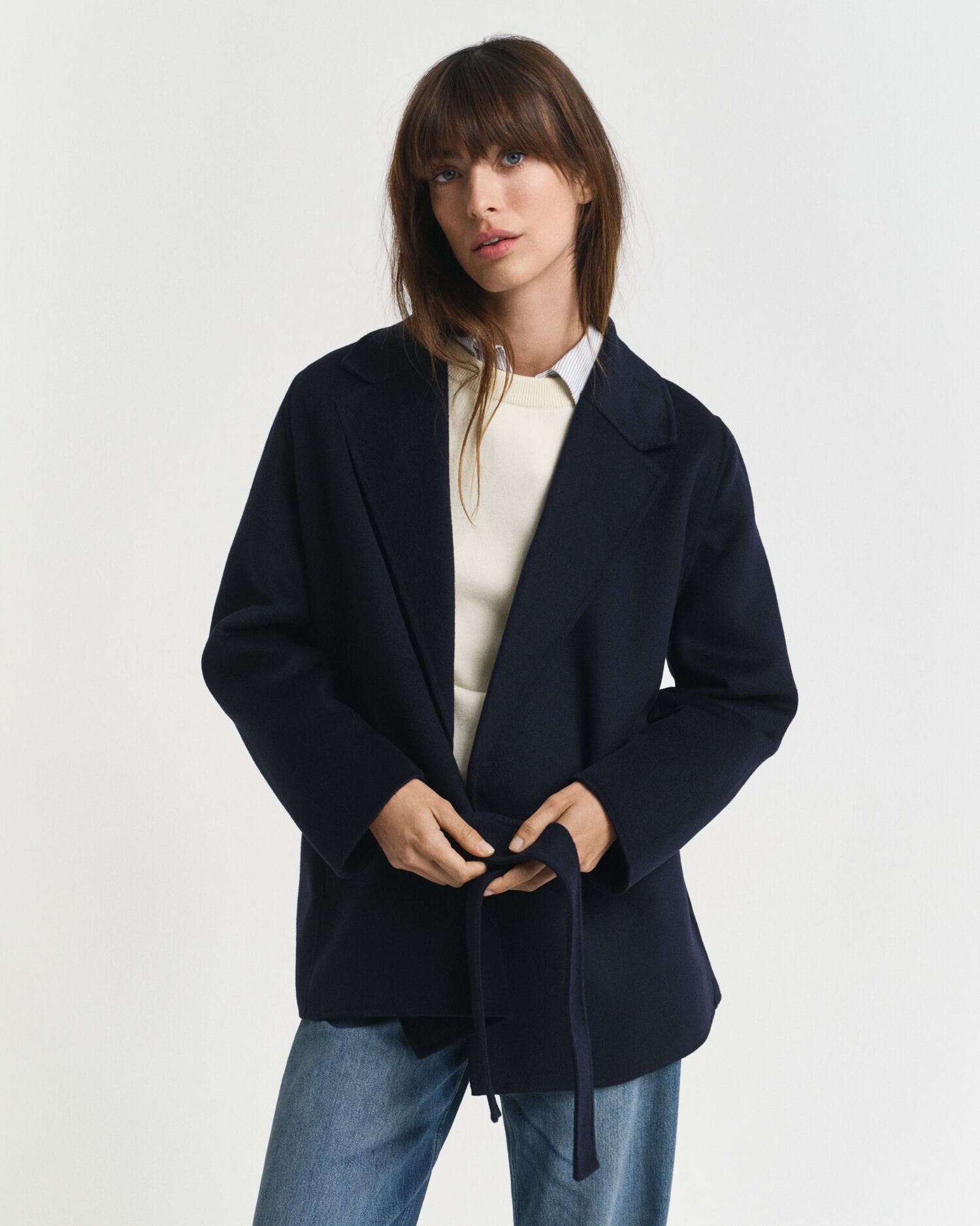 Met de hand gestikte jasje met ceintuur