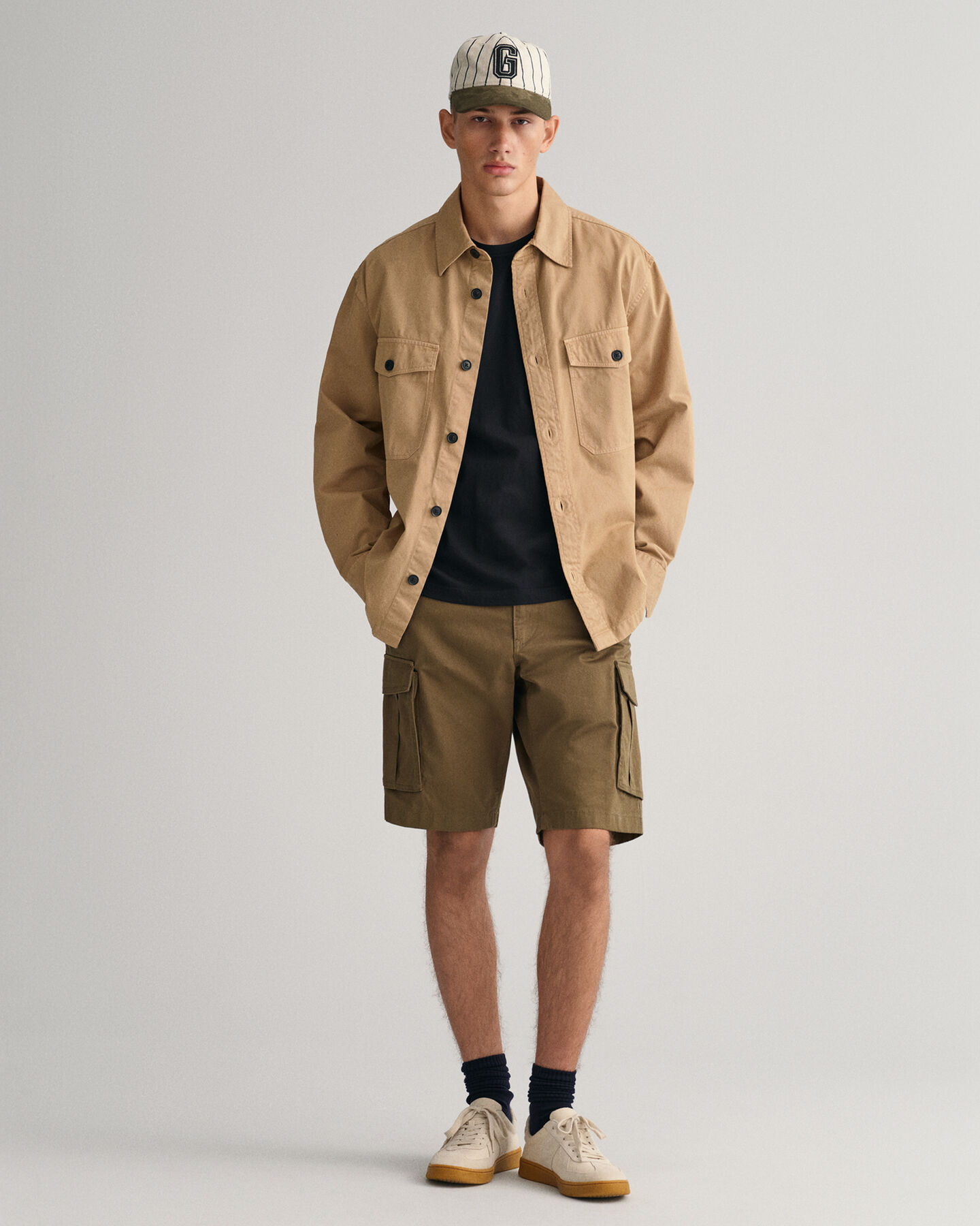 T-shirt met geborduurd Archive Shield