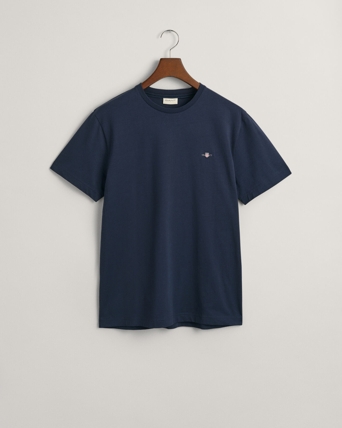 Seasonal Essential geborduurd Archive Shield T-shirt