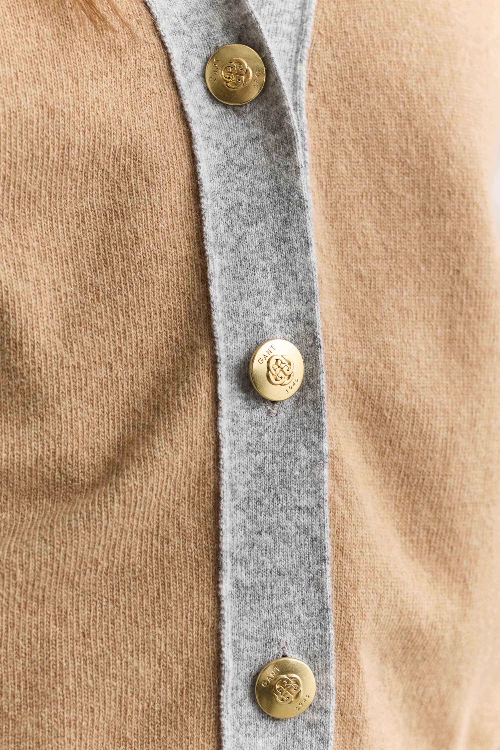 Gebreide spencer met contrasterende details