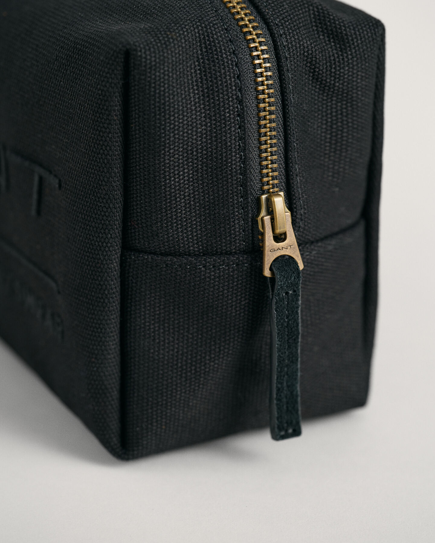 Tonal Shield toilettas