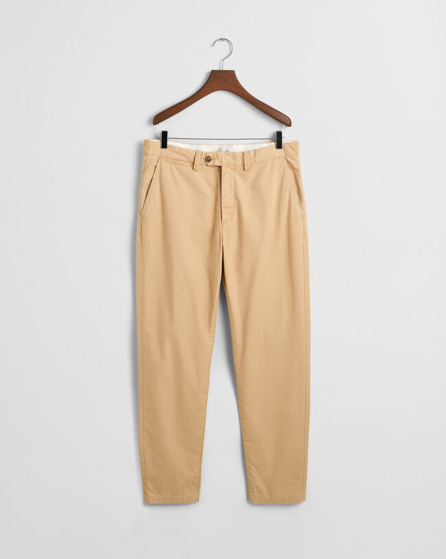 Regular Fit canvas chino met taps toelopende pijpen