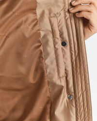 Gewatteerd jack met corduroy details