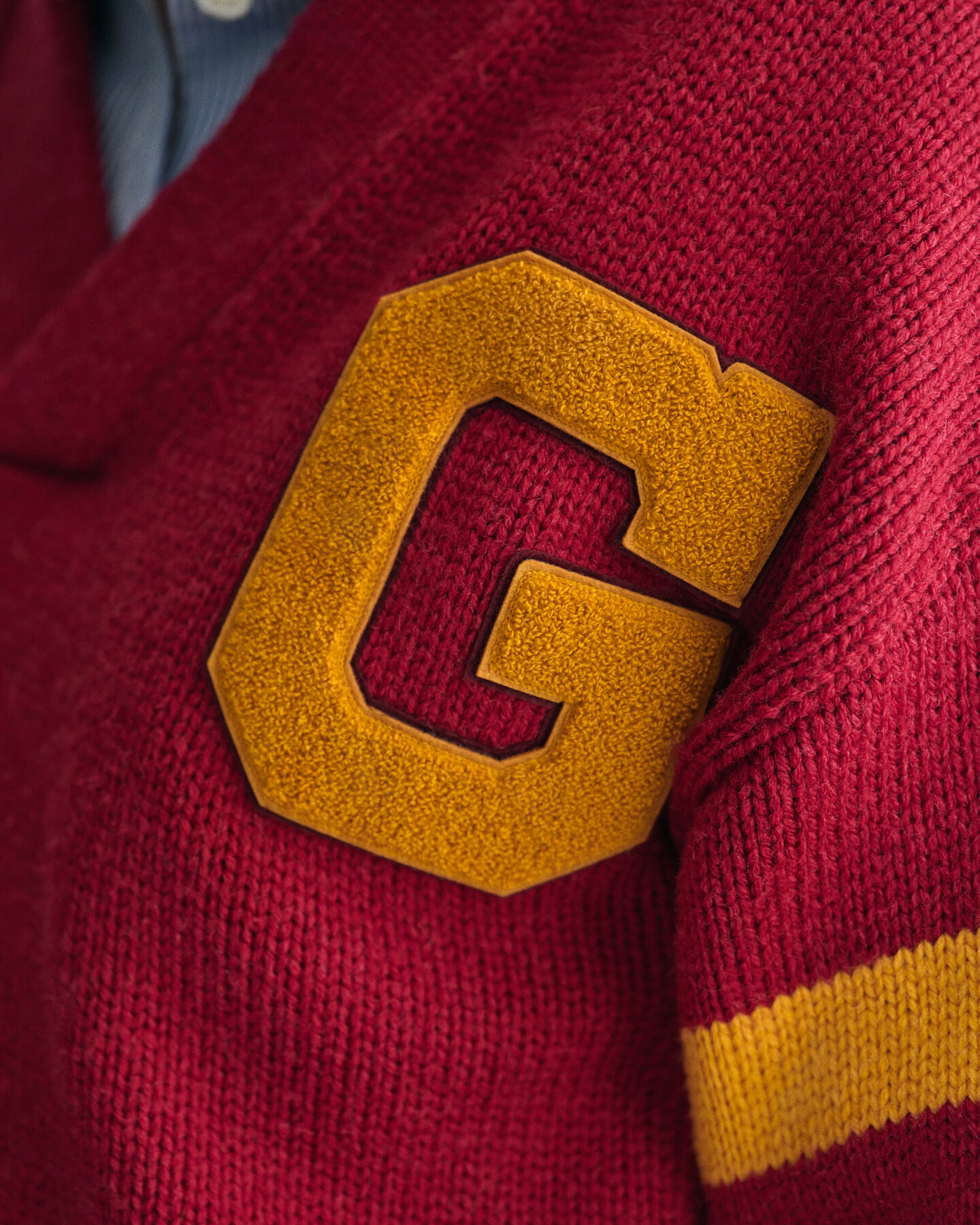 Letterman trui met V-hals