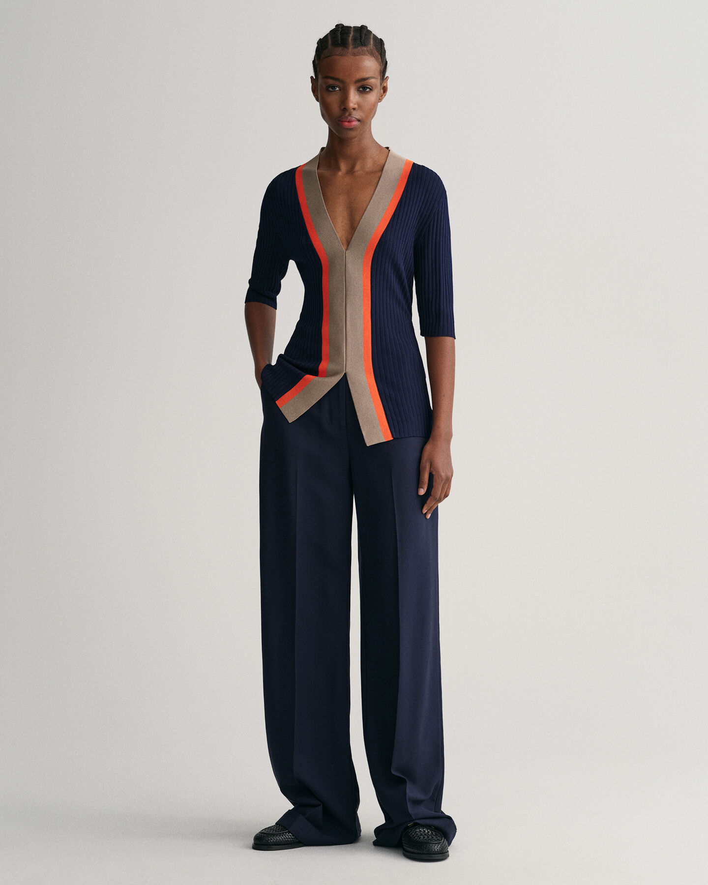 Geribde top met V-hals